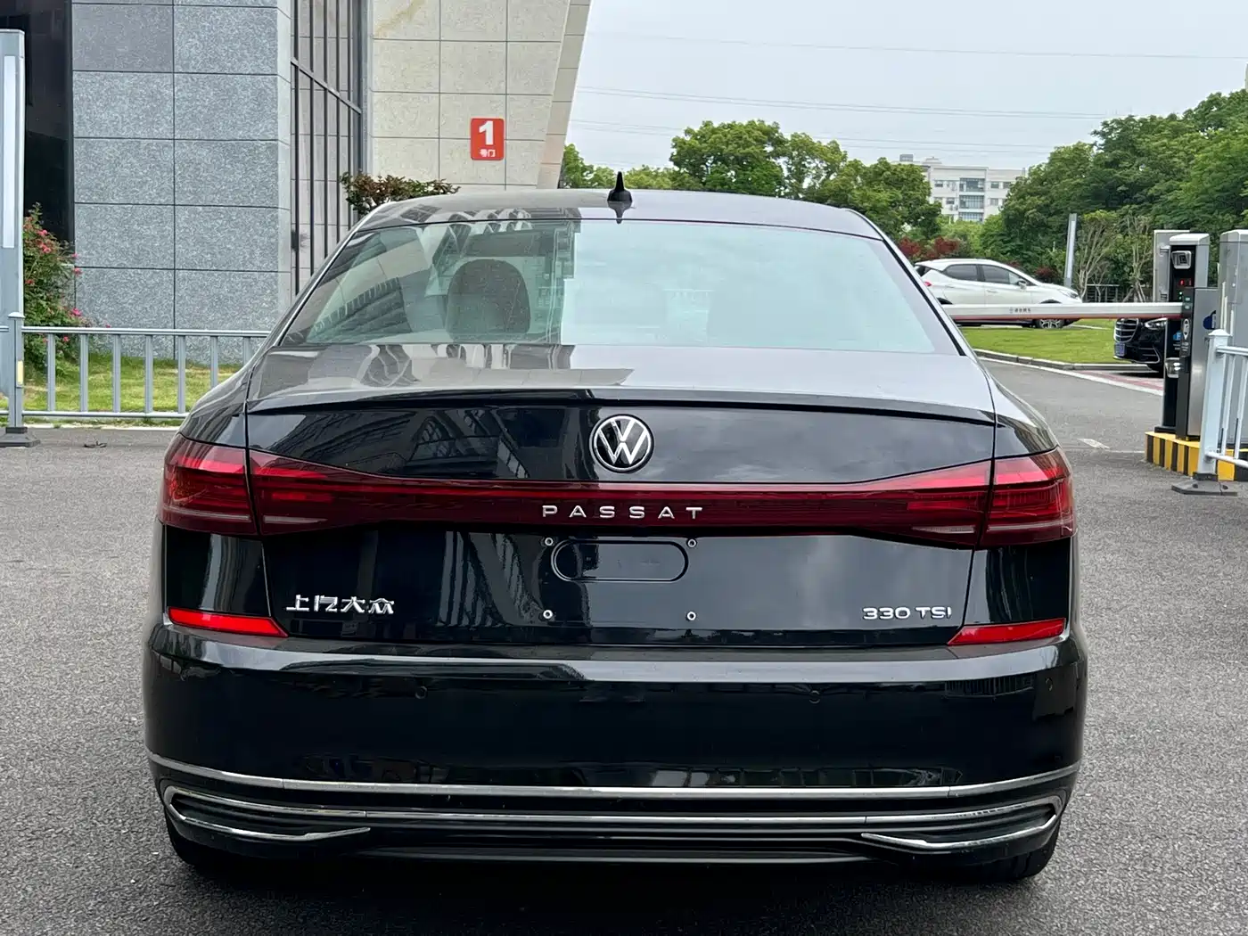Volkswagen Passat 2022 330TSI Starlight Elite Edition фото 5