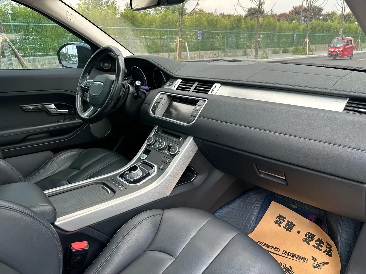 Land Rover Range Rover Evoque 2015 2.0T 5-Door Fashion Edition фото 13