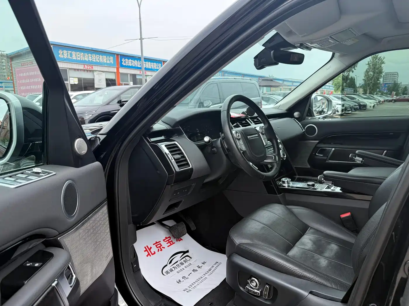 Land Rover Discovery 2018 2.0T SE фото 4