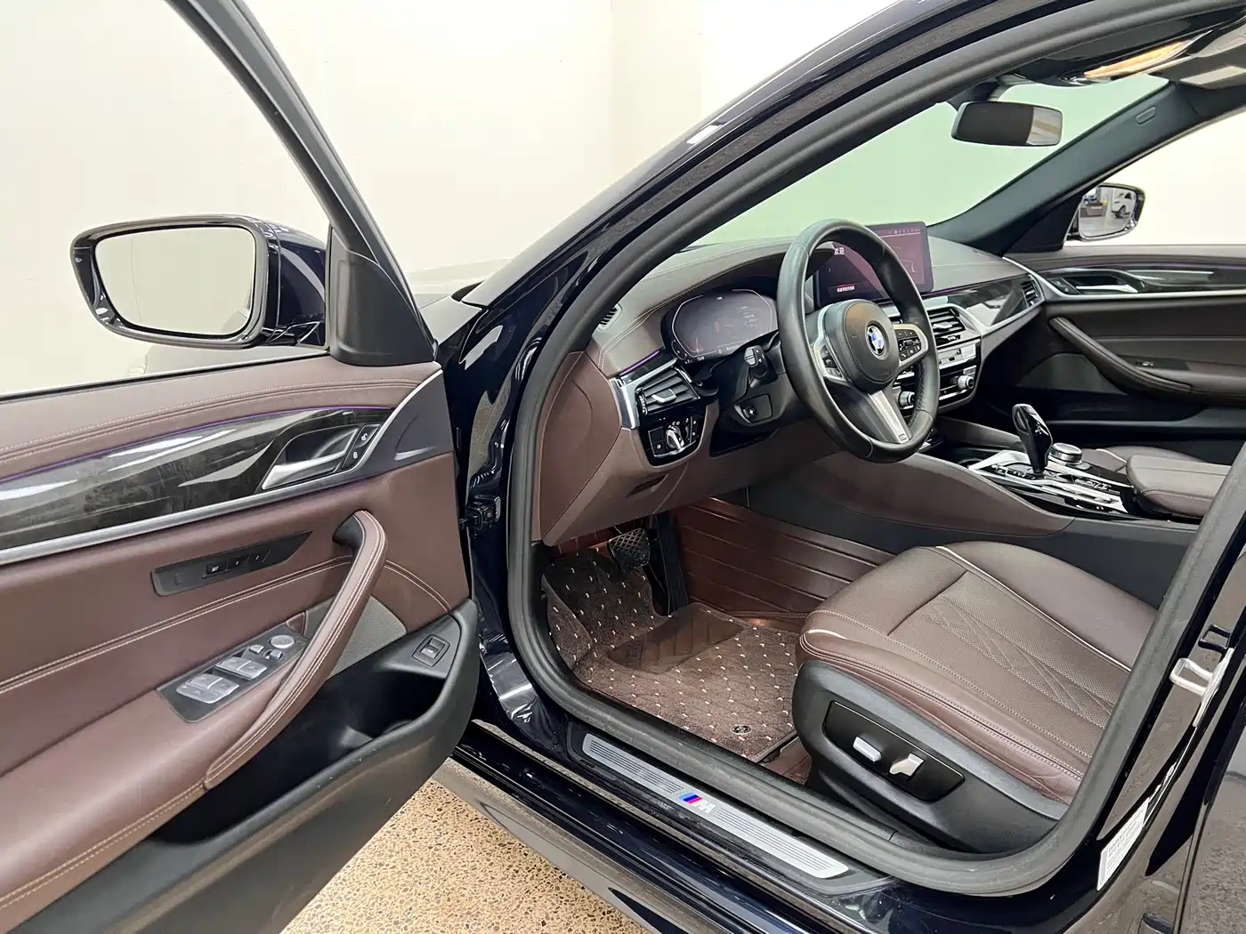BMW 5 Series 2022 525Li M Sport Package фото 17