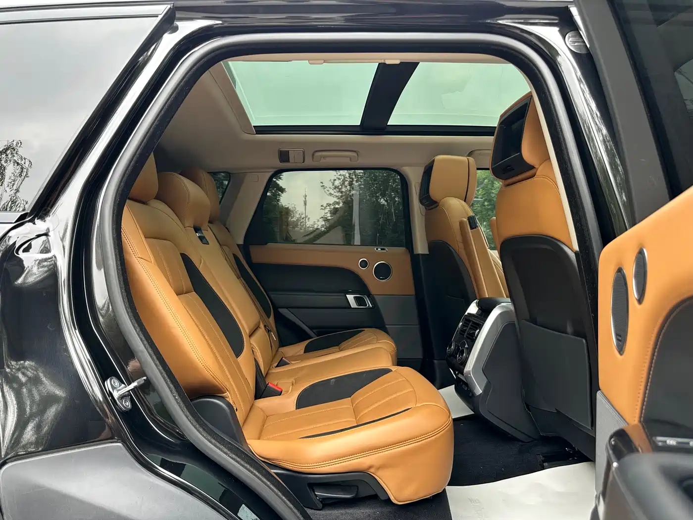 Land Rover Range Rover Sport 2021 3.0 L6 Gloss Black Edition фото 12