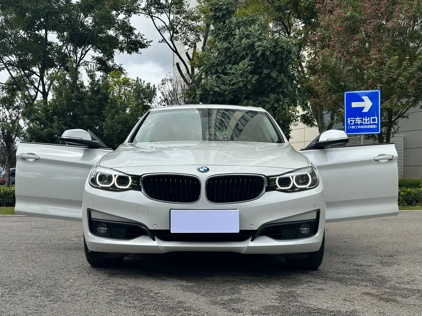 BMW 3 Series GT 2018 320i Fashion фото 8