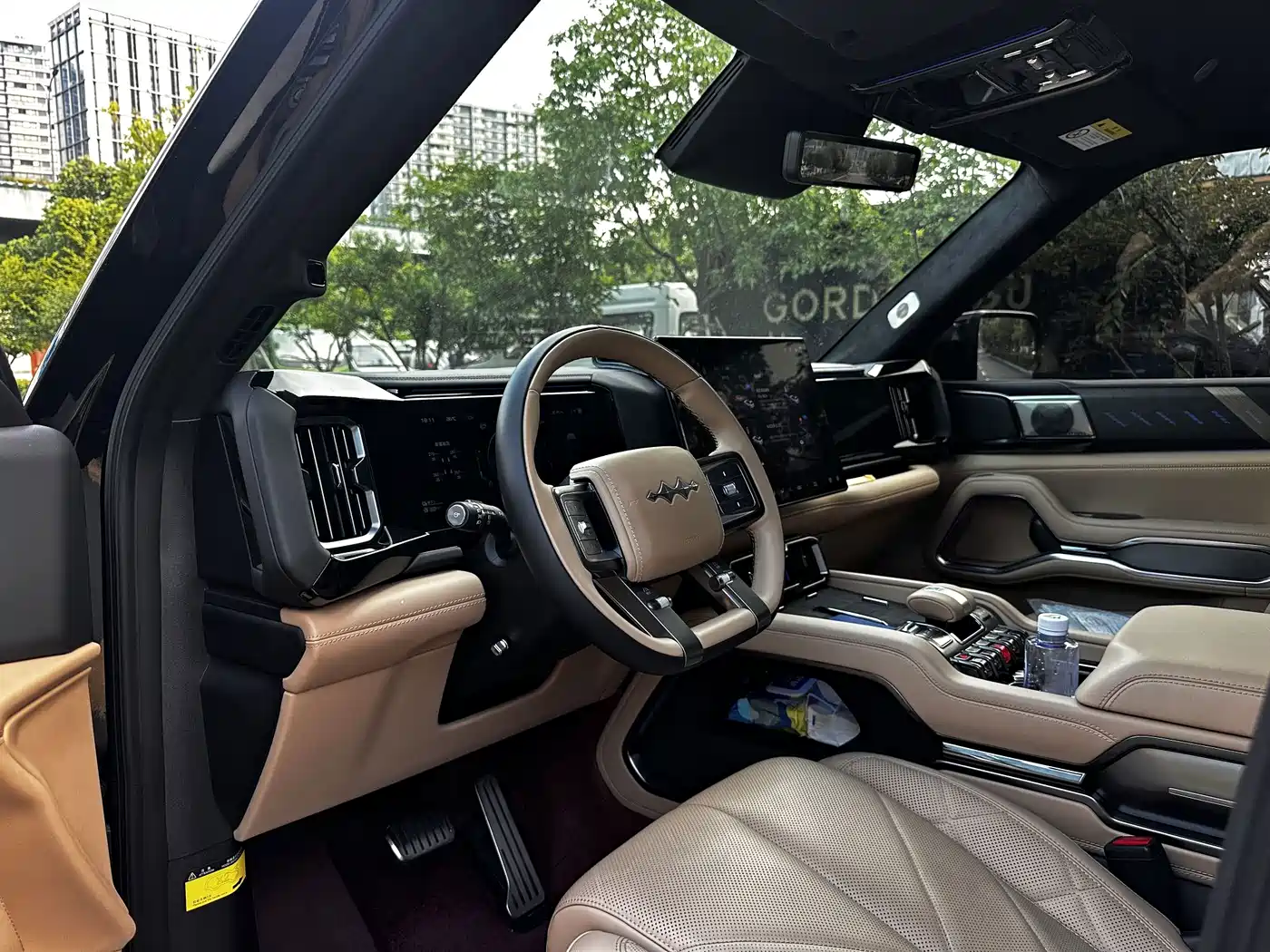 Fang Cheng Bao Leopard 8 2024 2025 Zhiyong Flagship 6-Seater