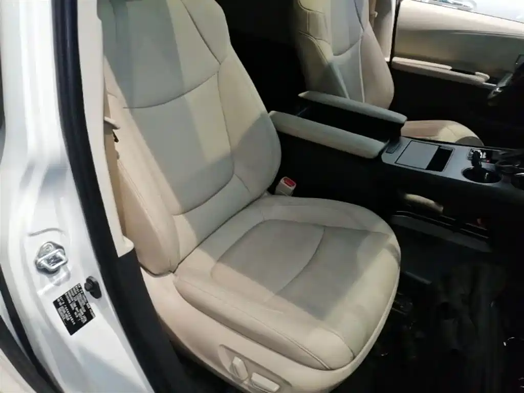 Toyota Sienna 2023 2.5L Hybrid Premium Edition фото 25