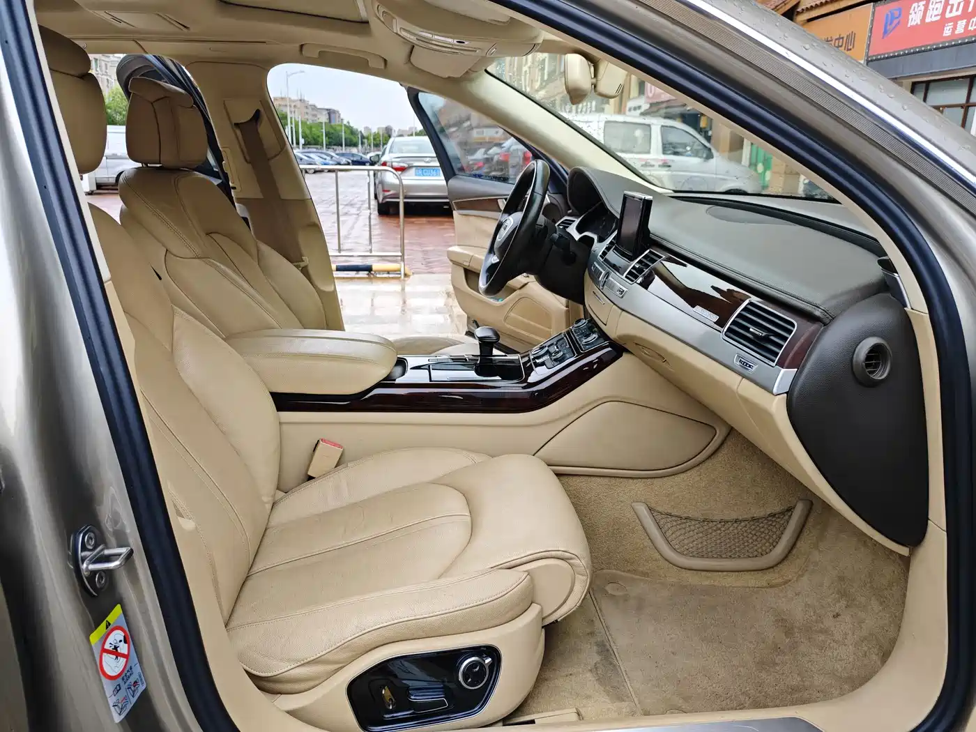 Фото 7 - Audi A8
