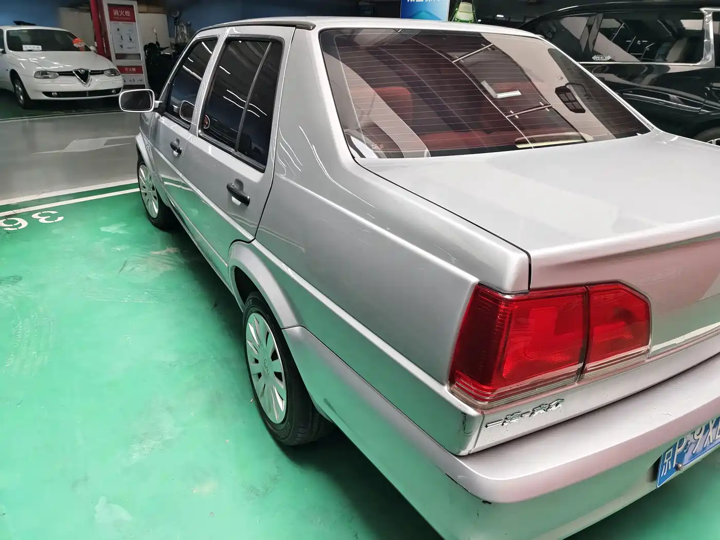 Volkswagen Jetta 2010 1.6L Partner фото 7