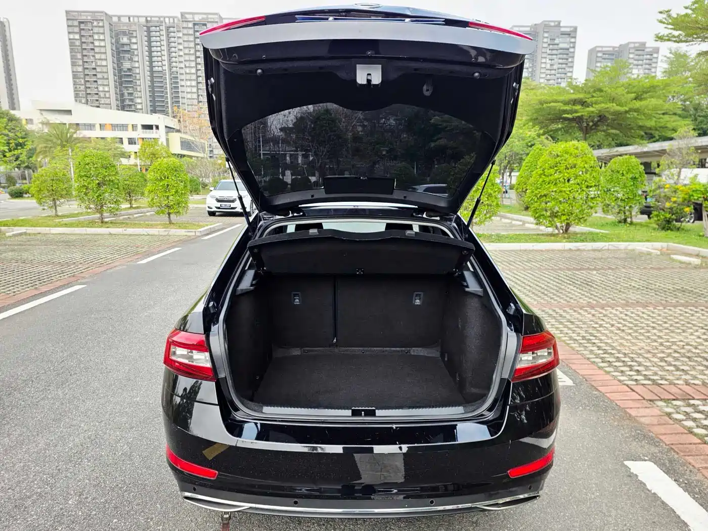 Škoda Octavia 2019 1.5L Automatic Luxury Edition фото 16
