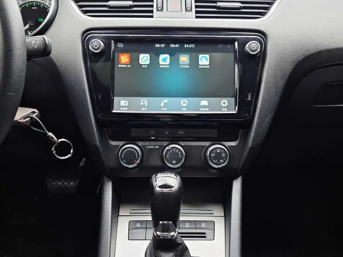Škoda Octavia 2019 1.5L Automatic Luxury Edition фото 12
