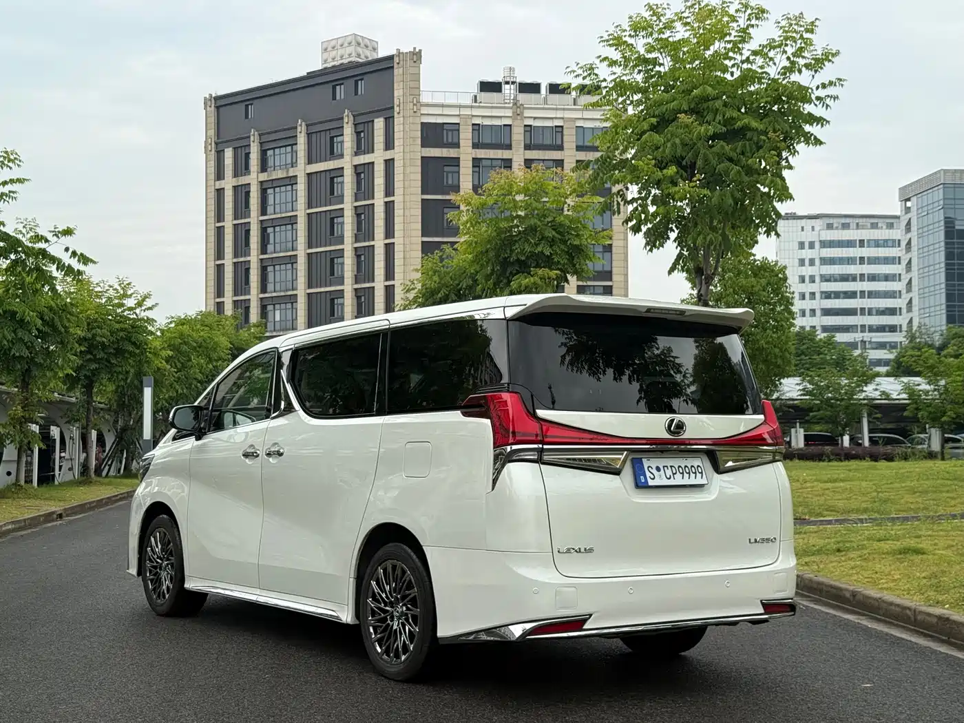 Toyota Alphard 2018 3.5L Premium фото 4