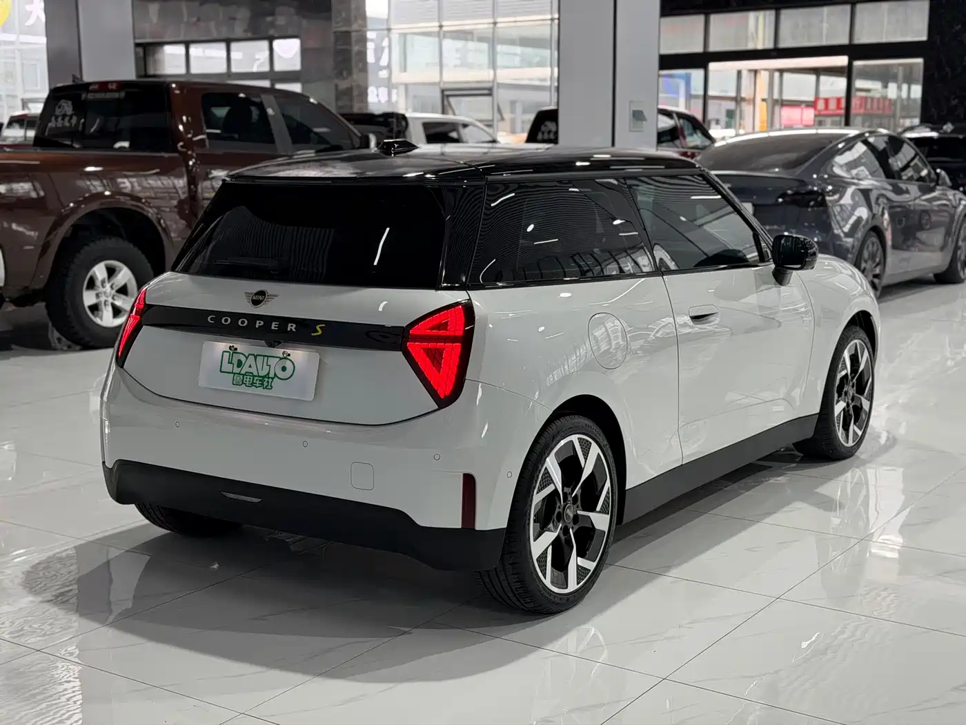 MINI Electric MINI COOPER 2025 2025 Facelift 463km COOPER SE Artist Trim