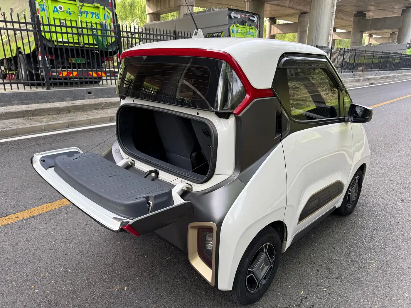BAOJUN E200