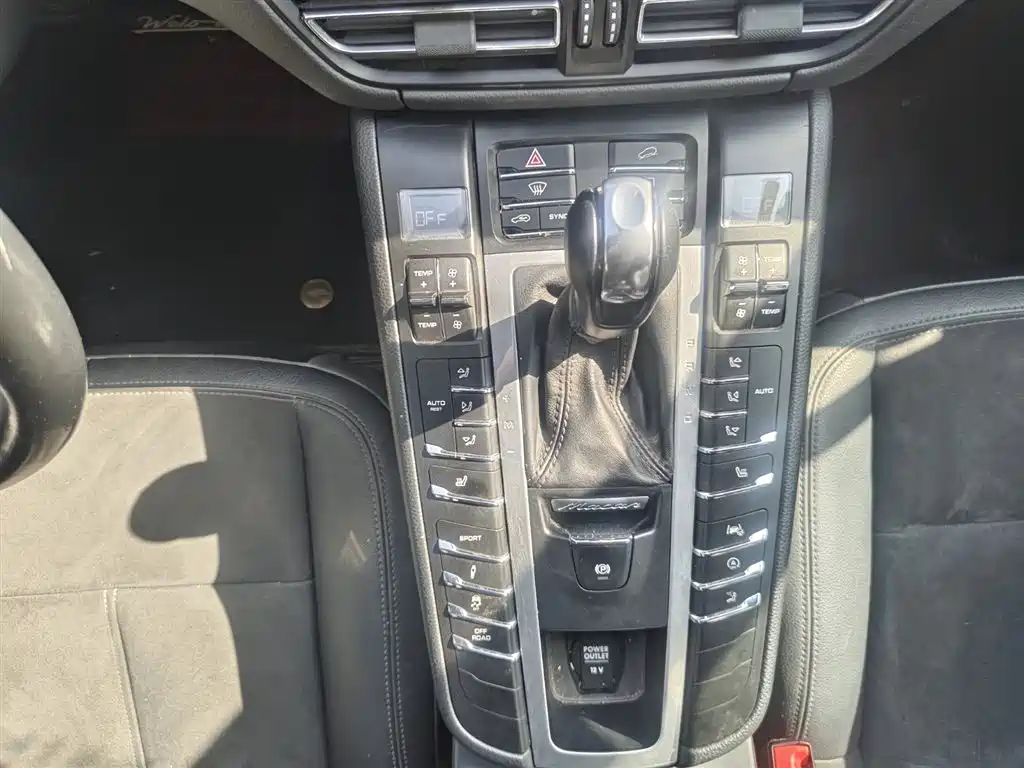 Porsche Macan 2020 Macan 2.0T фото 12