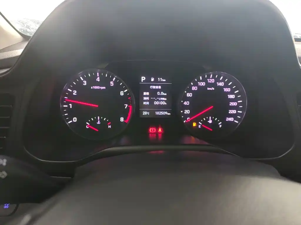 Photo 8 - Hyundai Elantra
