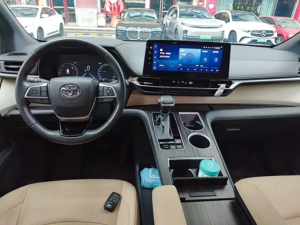 Toyota Sienna 2021 2.5L Hybrid Ultimate Edition фото 13