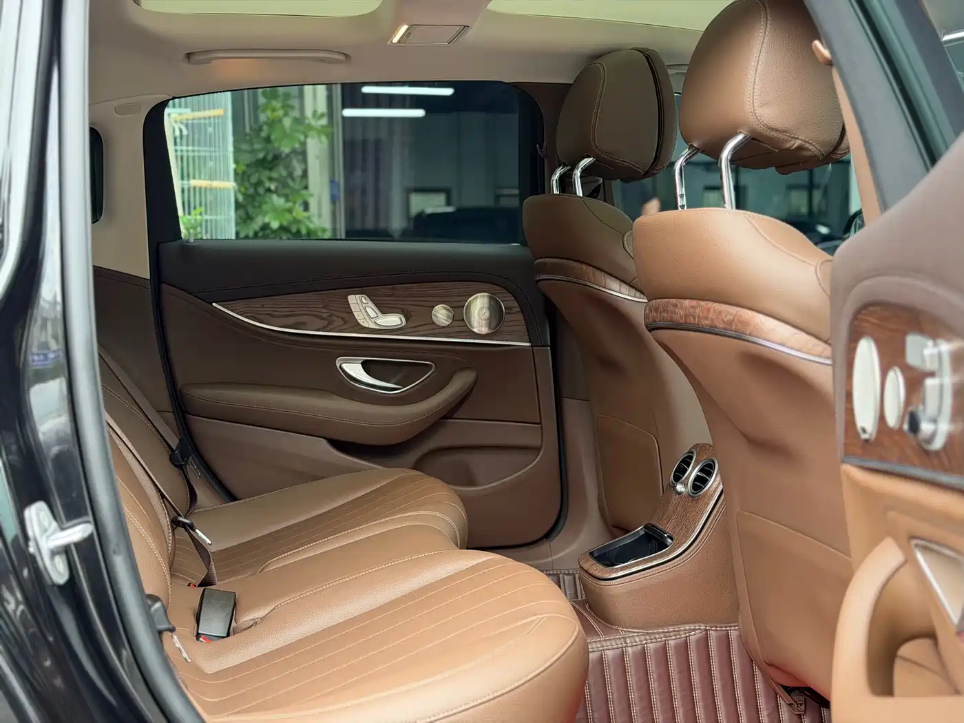 Mercedes-Benz E-Class 2023 E 300 L Luxury фото 13