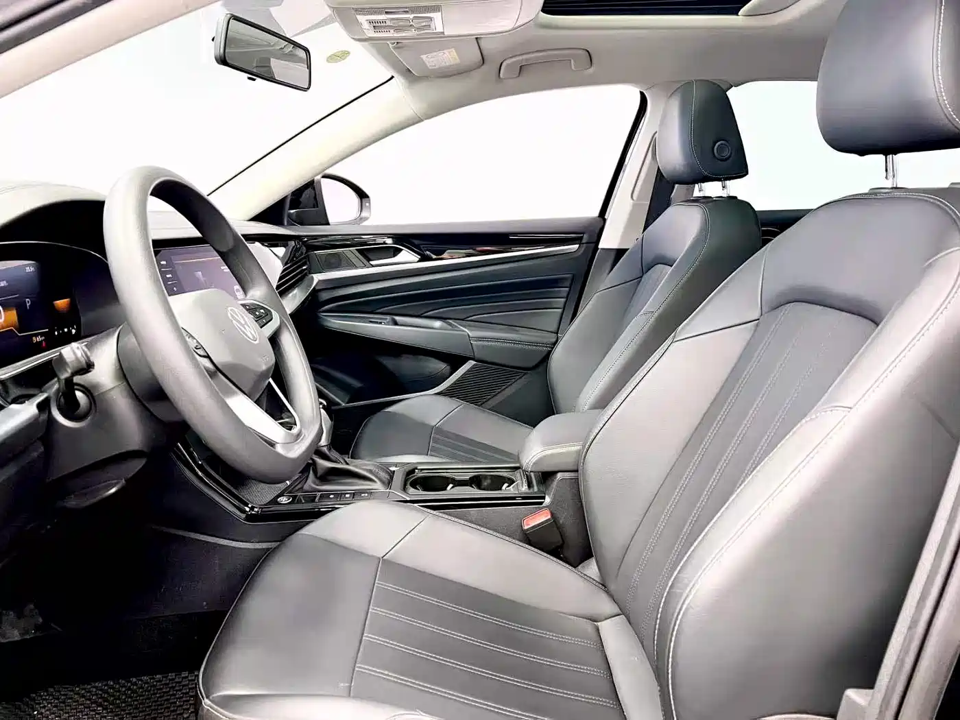 Volkswagen Passat 2024 280TSI Elite Edition фото 13
