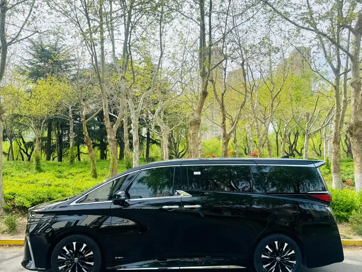 Toyota Alphard 2025 Hybrid 2.5L Prestige Gold Edition фото 2