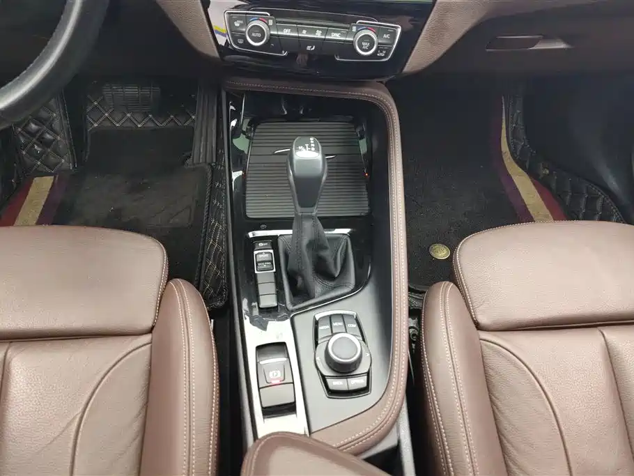 BMW X1 2019 sDrive18Li Premium Model фото 16