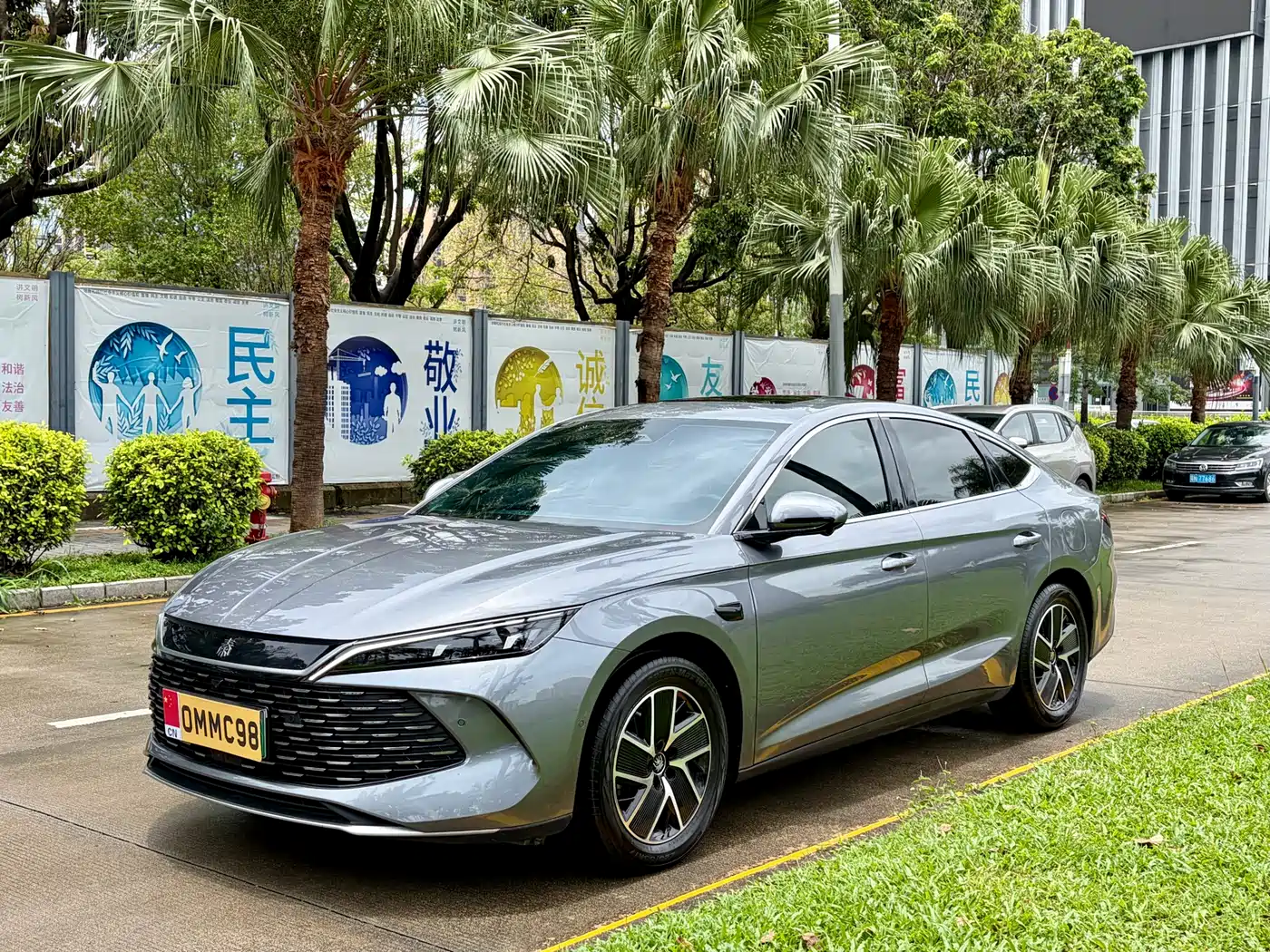 BYD Qin L 2025 DM-i Smart Drive Edition 120KM Leading