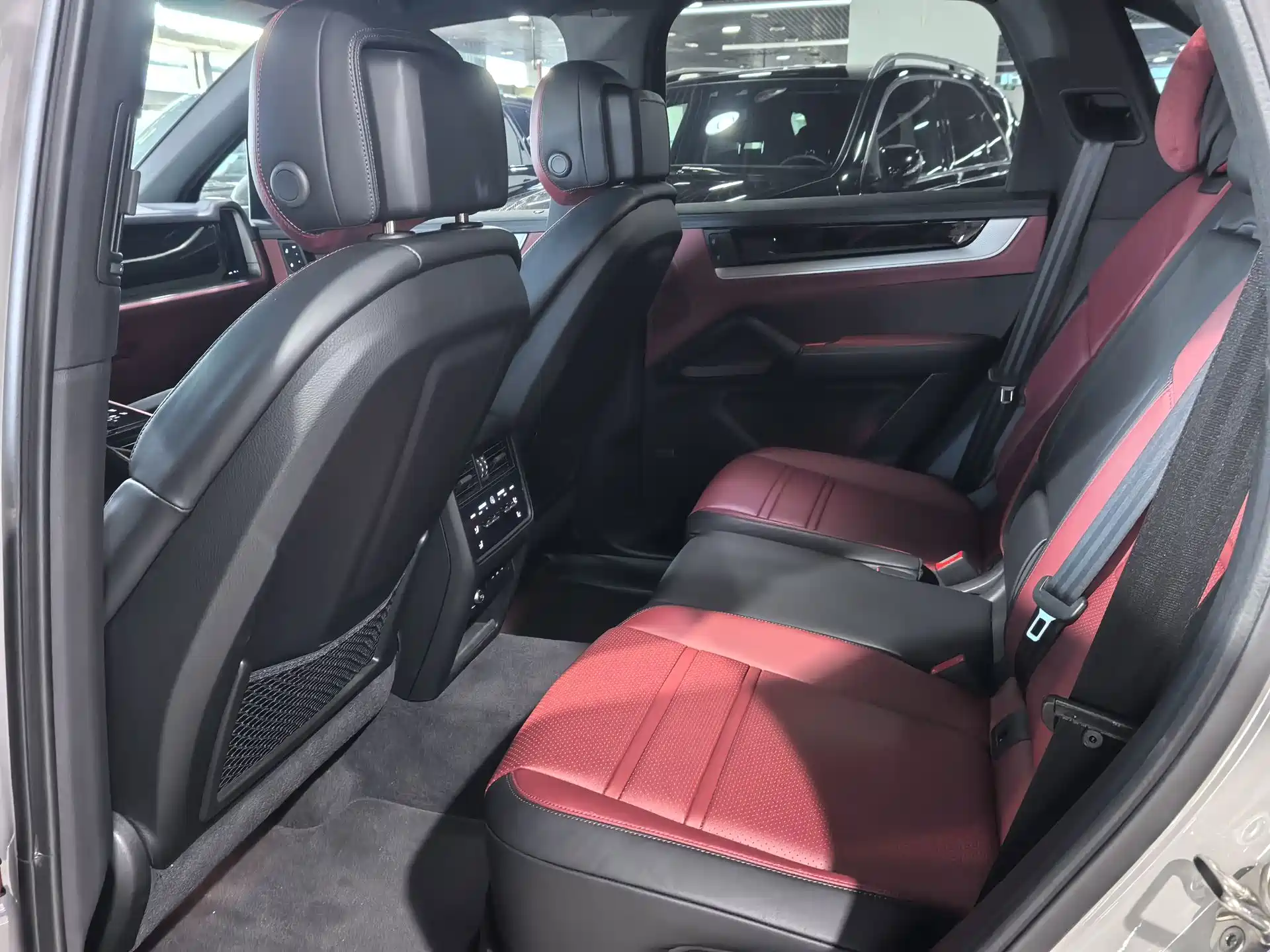 Photo 8 - Porsche Cayenne