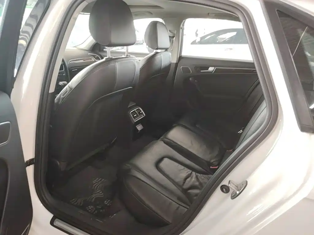 Фото 17 - Audi A4L