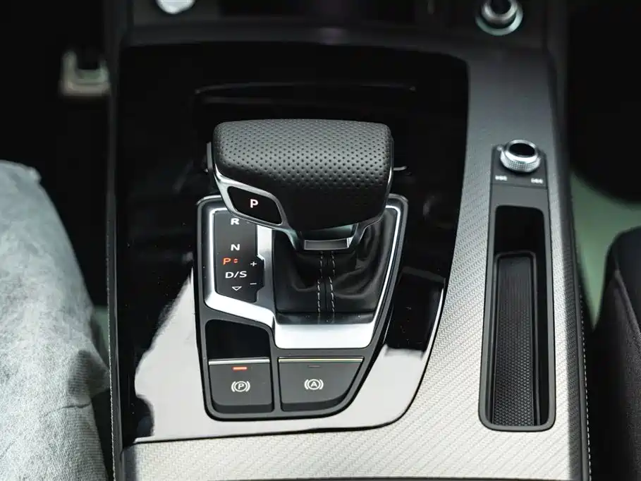 Audi Q5L 2025 Model Year Facelift 45th Anniversary Edition 45 TFSI Luxury Dynamic фото 13
