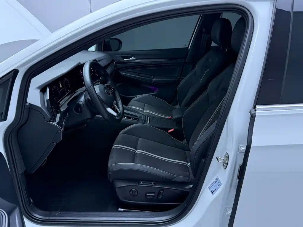 Фото 16 - Volkswagen Golf