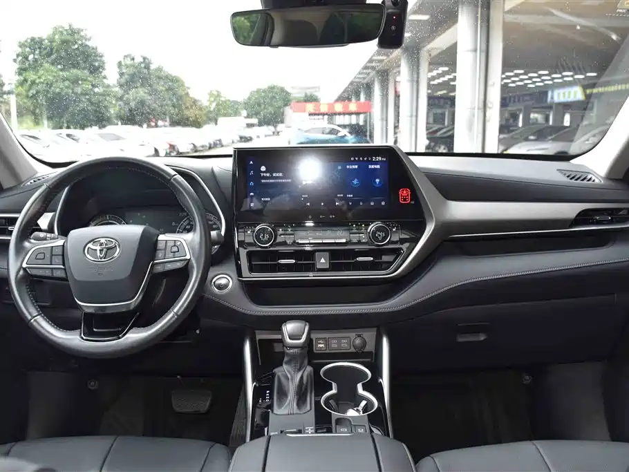 TOYOTA HIGHLANDER