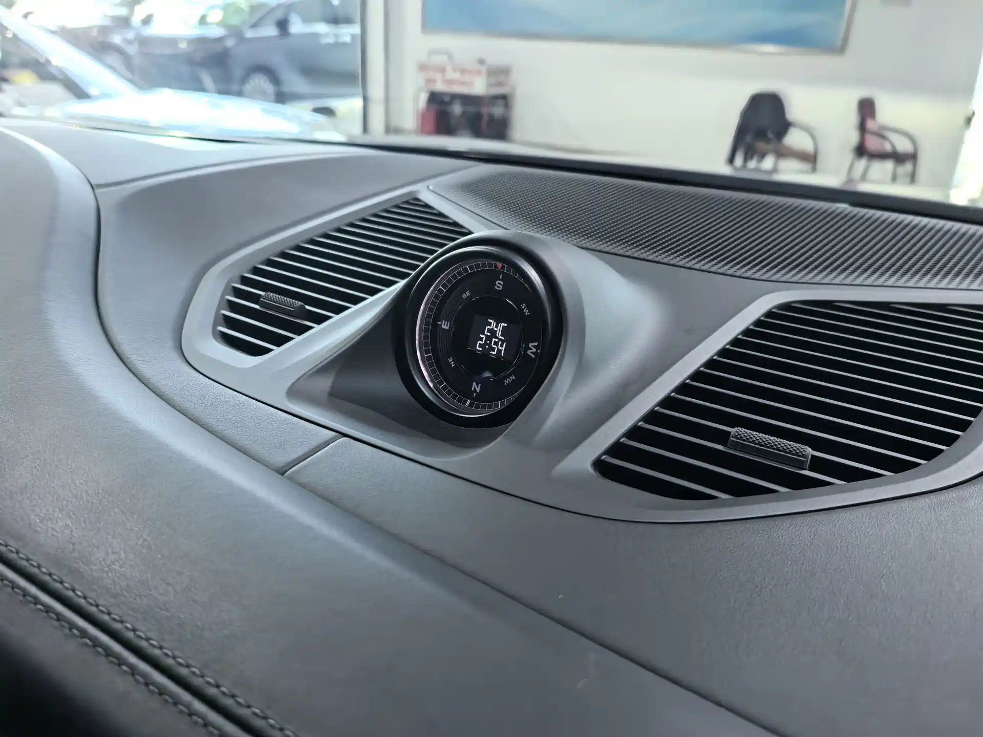 Photo 11 - Porsche Cayenne