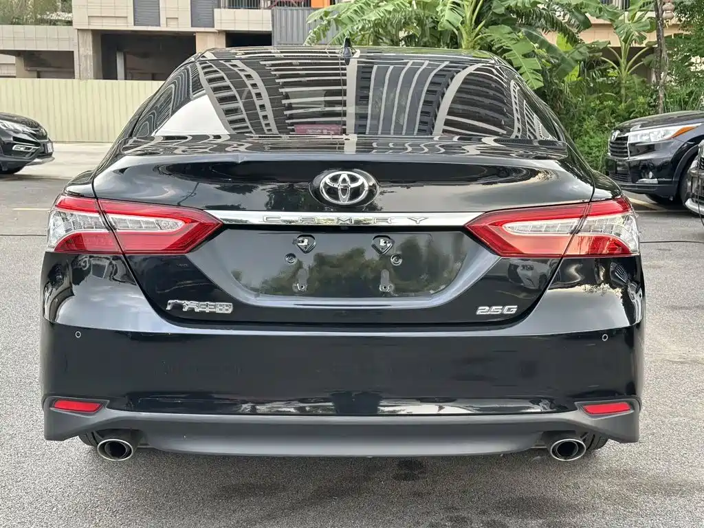 Фото 6 - Toyota Camry