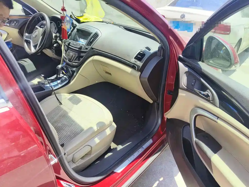 Photo 12 - Buick Regal