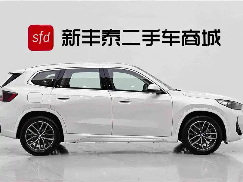Photo 3 - BMW iX1