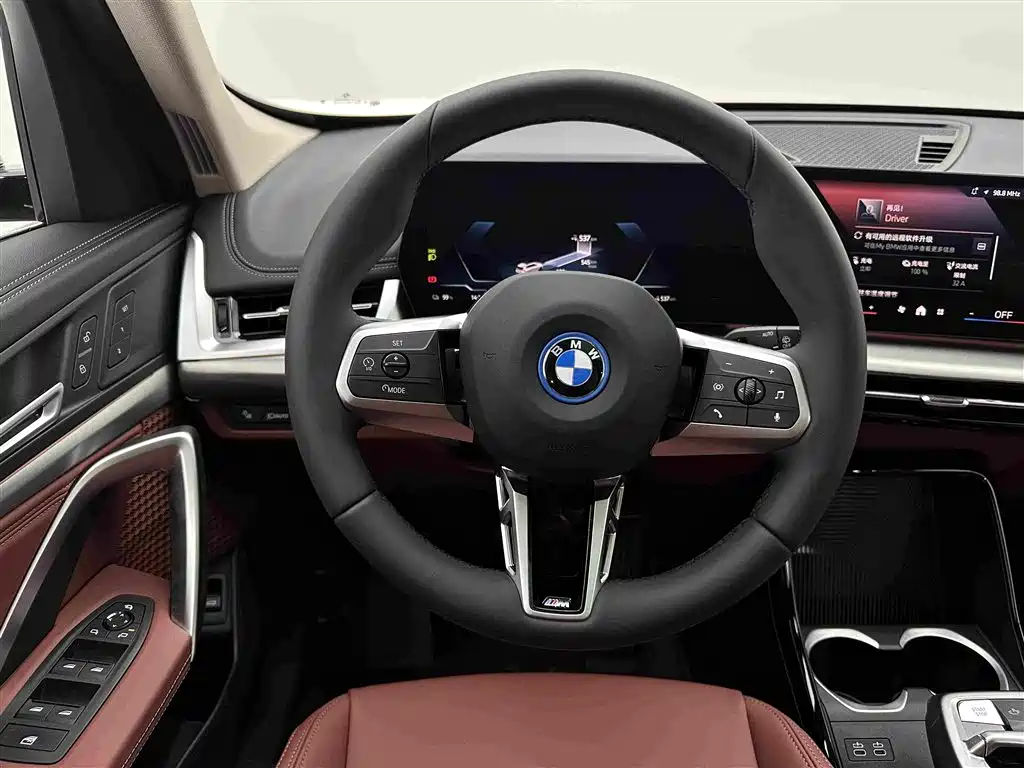Photo 9 - BMW iX1