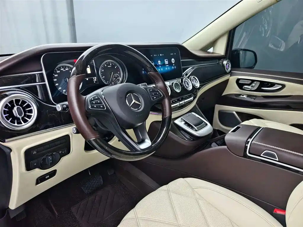 Mercedes-Benz Vito 2023 2.0T Business 7-Seater фото 21
