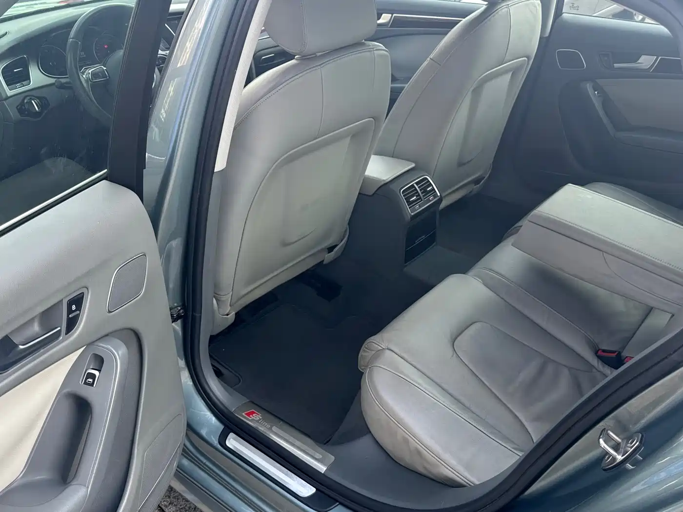 Audi A4L 2013 35 TFSI Automatic Comfort фото 6