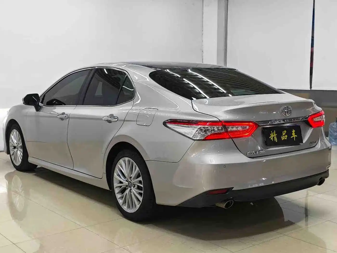 Фото 7 - Toyota Camry