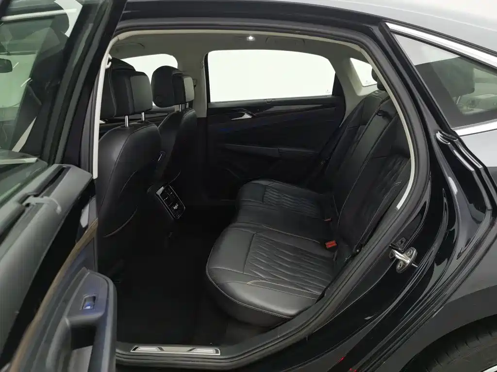 Фото 15 - Volkswagen Passat
