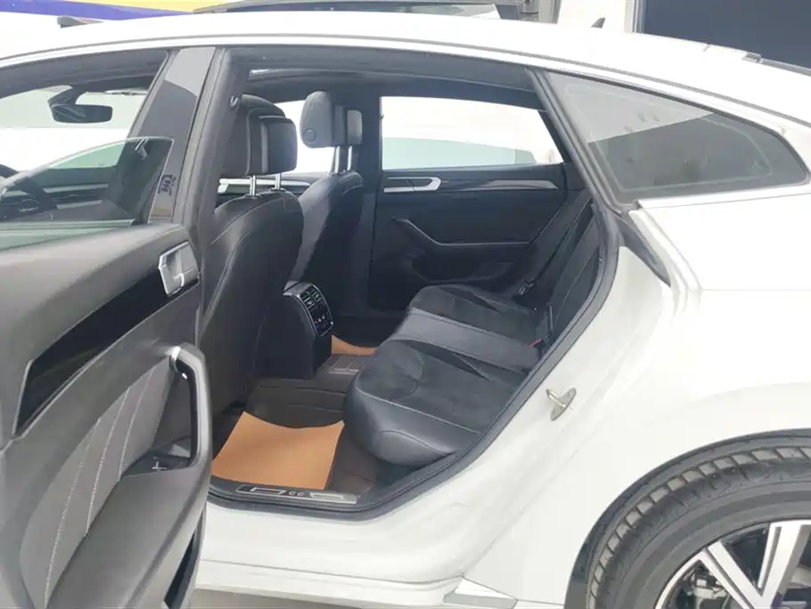 Volkswagen FAW-Volkswagen CC 2023 330TSI Dazzle Edition фото 11