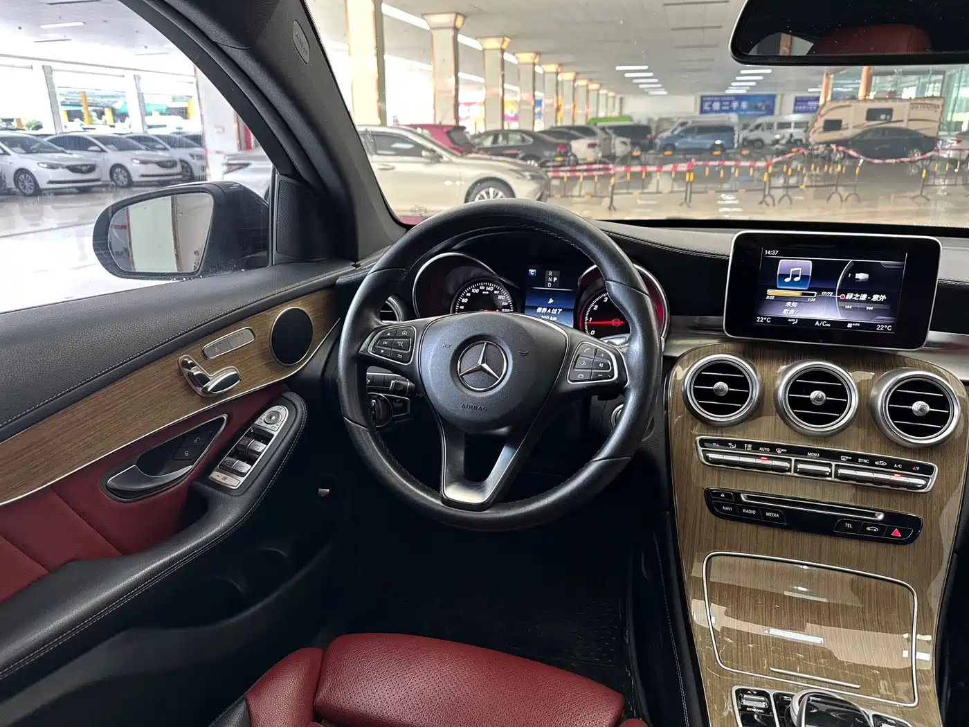 Mercedes-Benz GLC Coupe 2018 GLC 260 4MATIC Coupe SUV фото 13