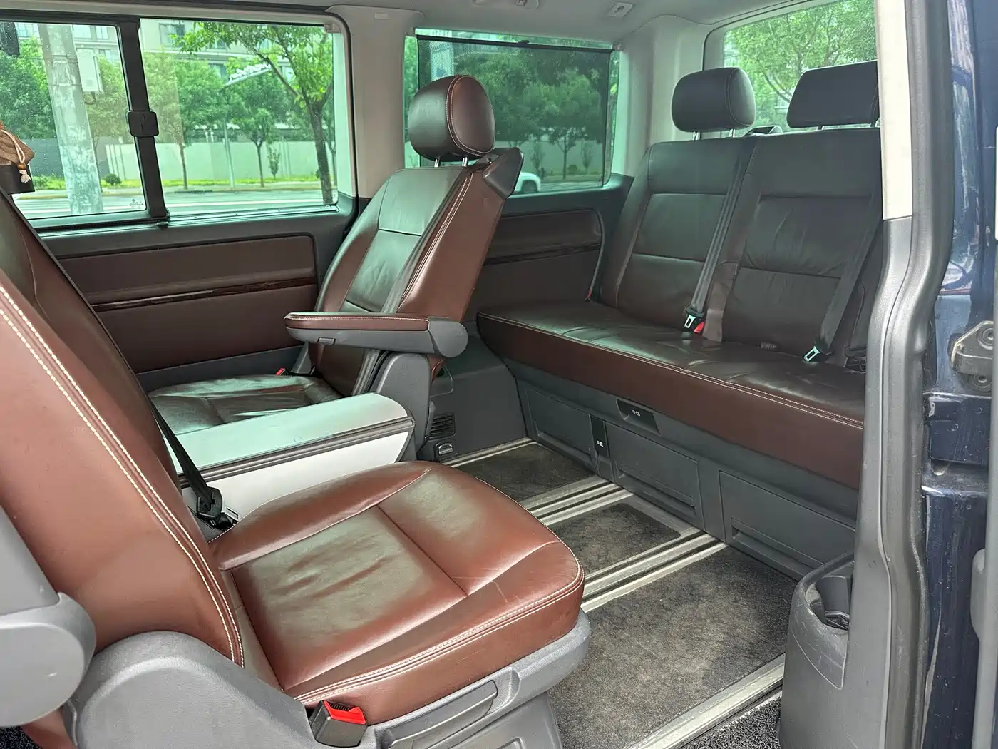 Volkswagen Multivan 2012 2.0TSI 2WD Luxury Edition фото 6