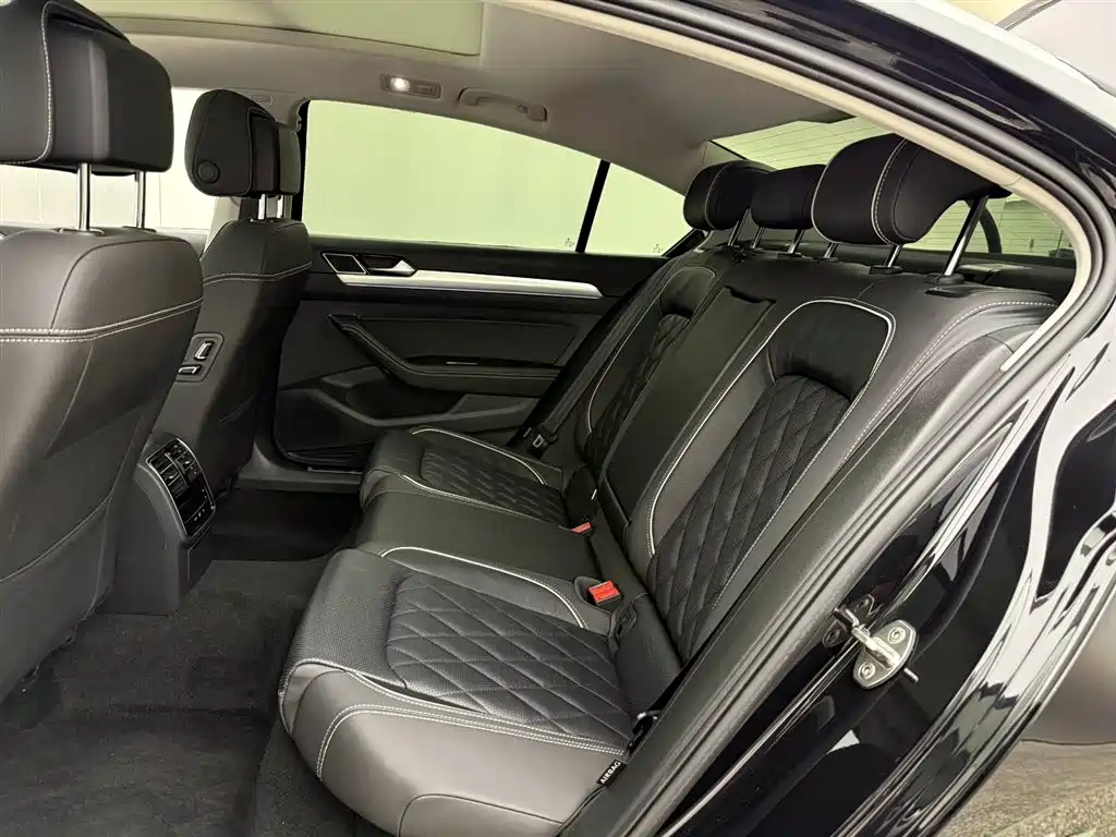 VOLKSWAGEN MAGOTAN GTE PLUG IN HYBRID