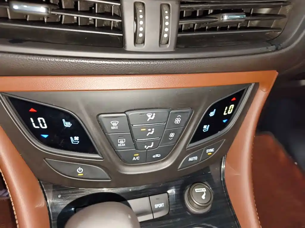 Фото 13 - Buick Envision Plus