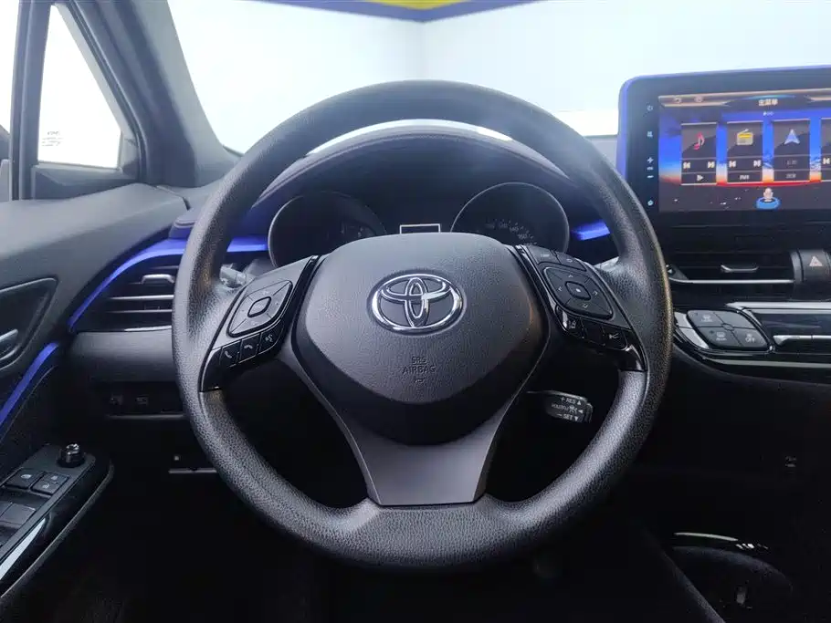 Toyota C-HR 2020 Model 2.0L Leading фото 15