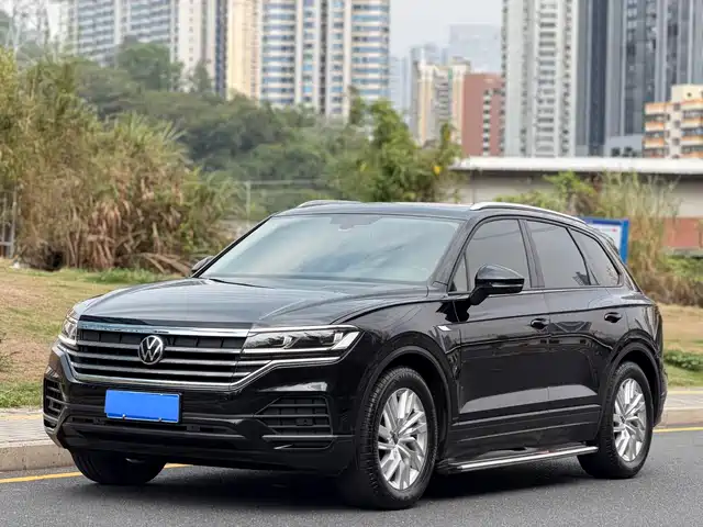 VOLKSWAGEN TOUAREG