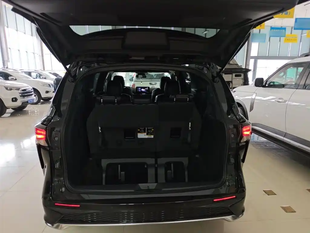 Toyota Granvia 2026 Model 2.5L Hybrid Luxury Edition фото 19