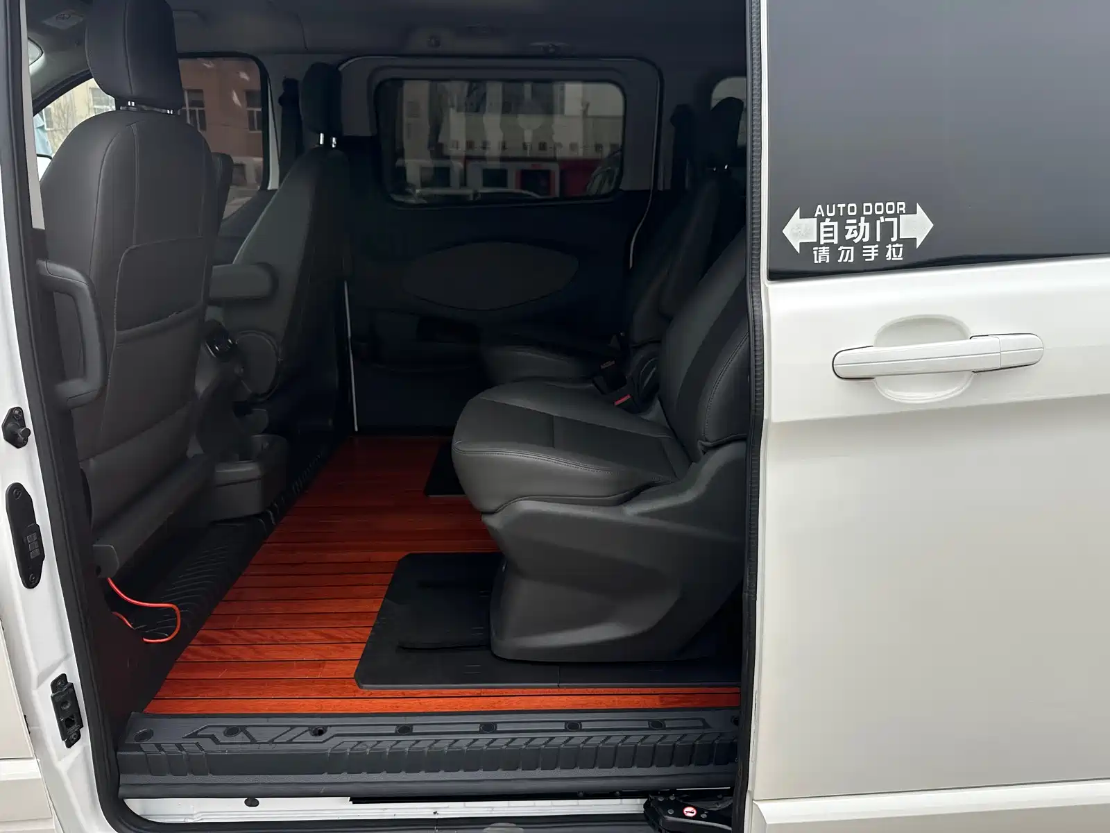 صورة 10 - Ford Tourneo
