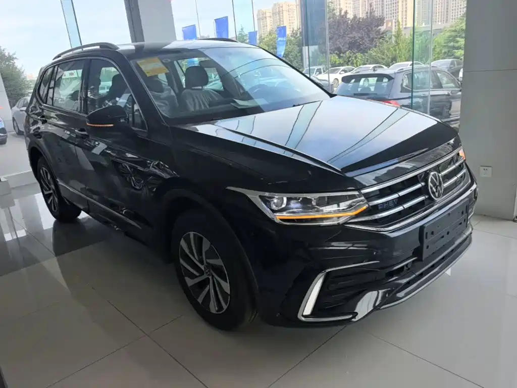 Фото 22 - Volkswagen Tiguan L PHEV