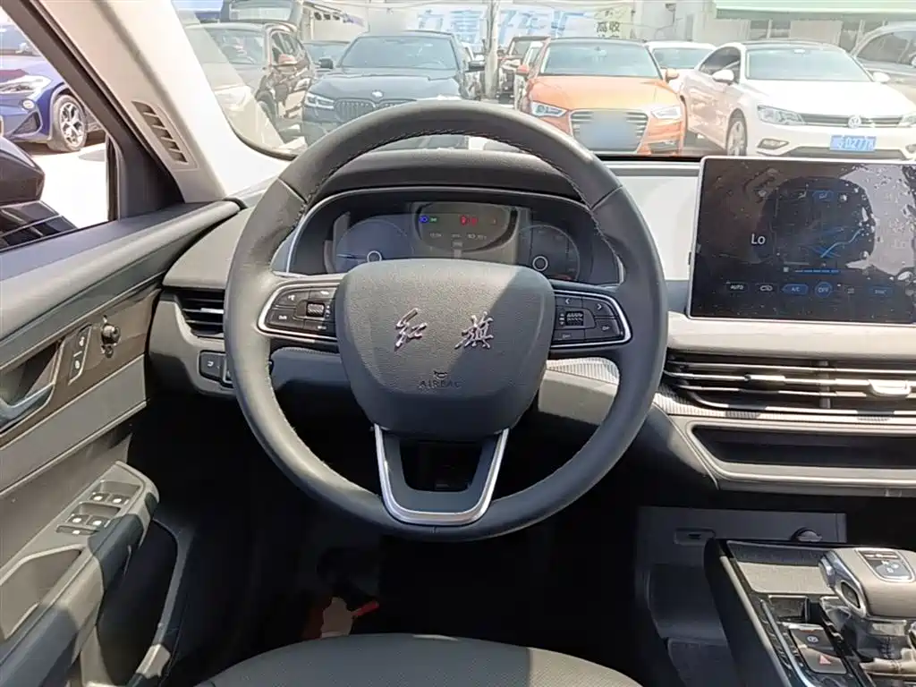 Hongqi E-QM5 2022 431km Charging Enjoyment Edition фото 11