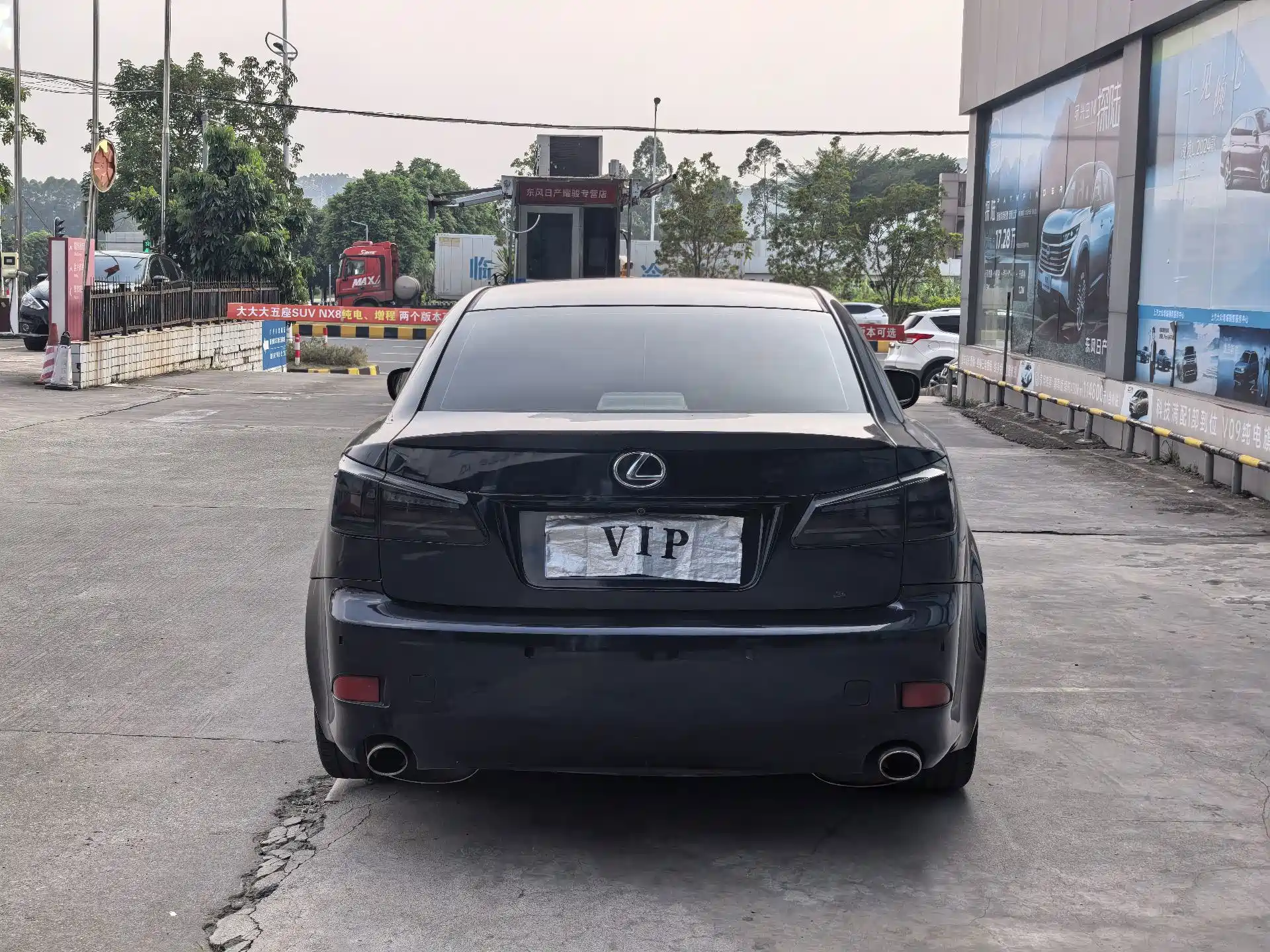 Photo 4 - Lexus IS