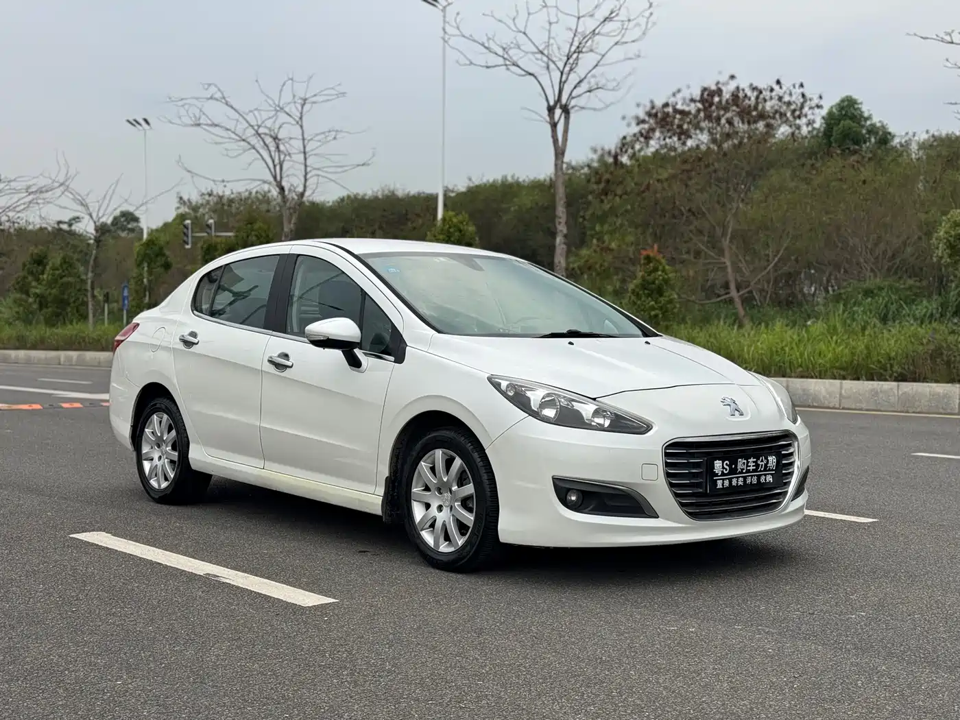 Peugeot 308 2014 Model Joy Edition Classic 1.6L Automatic Superior Style фото 3